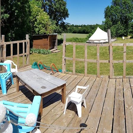 Camping La Petite Houmee Curzay-sur-Vonne Екстериор снимка