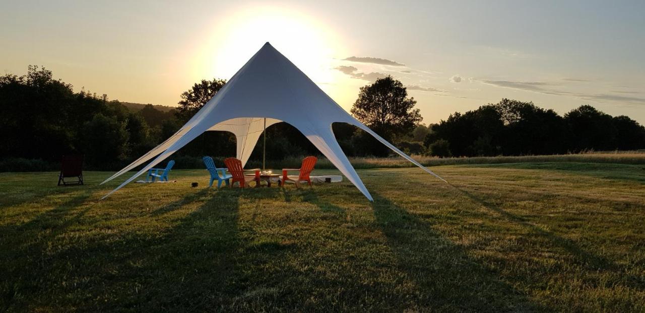 Camping La Petite Houmee Curzay-sur-Vonne Екстериор снимка