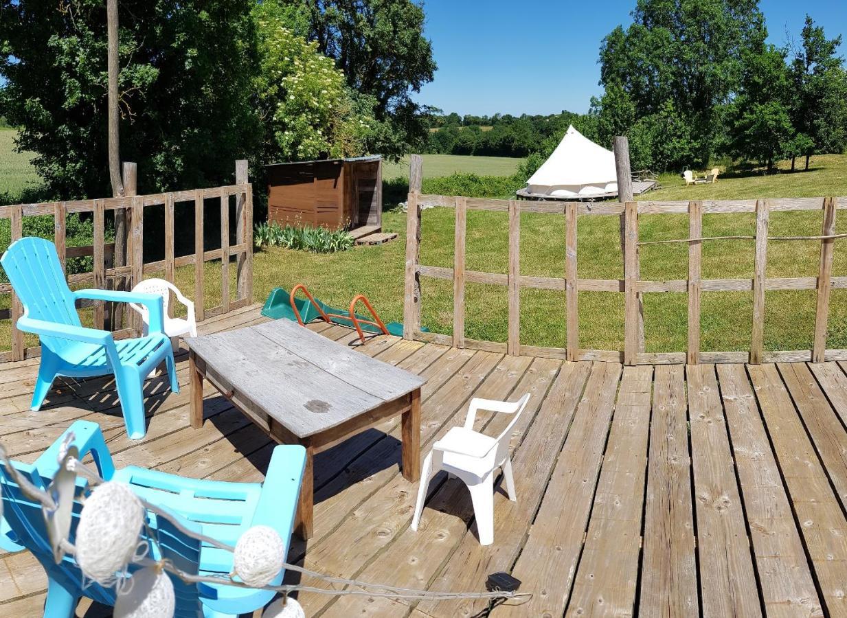 Camping La Petite Houmee Curzay-sur-Vonne Екстериор снимка
