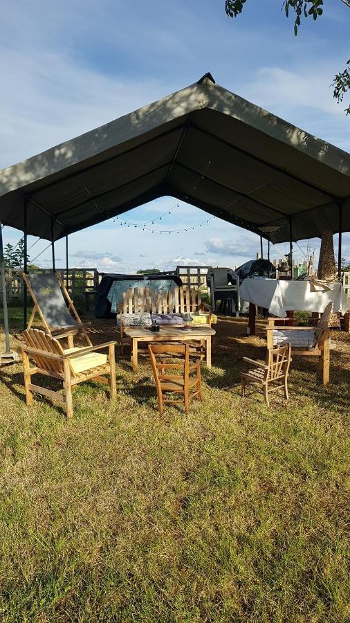 Camping La Petite Houmee Curzay-sur-Vonne Екстериор снимка