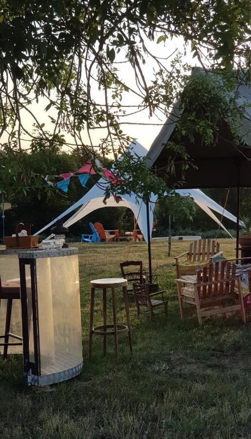 Camping La Petite Houmee Curzay-sur-Vonne Екстериор снимка
