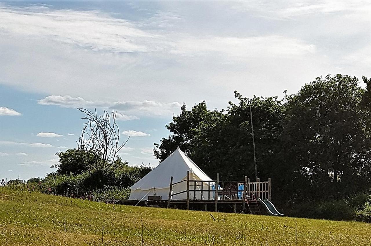 Camping La Petite Houmee Curzay-sur-Vonne Екстериор снимка