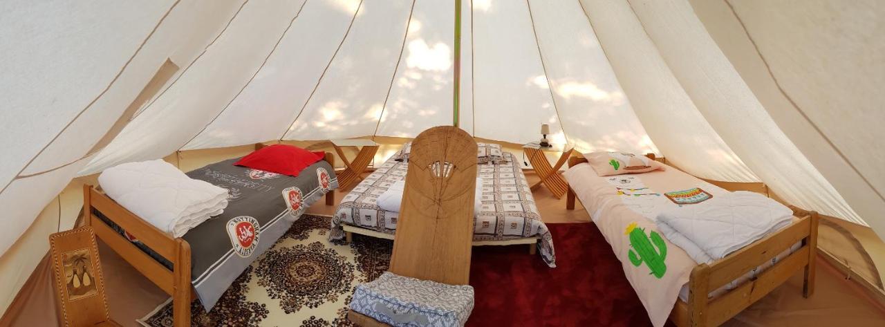 Camping La Petite Houmee Curzay-sur-Vonne Екстериор снимка