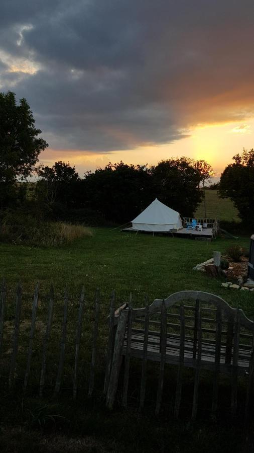 Camping La Petite Houmee Curzay-sur-Vonne Екстериор снимка